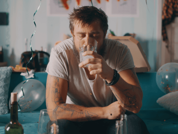 If you have a hangover, experts recommend these 4 definitive tips: they are great
