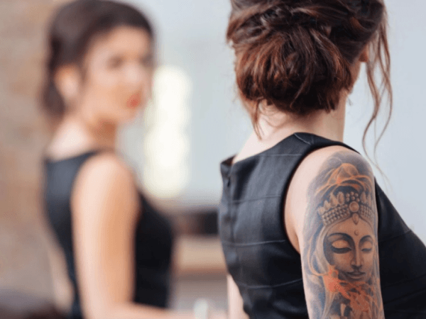 La zona más dolorosa para tatuarse: solo unos pocos pueden soportar el dolor