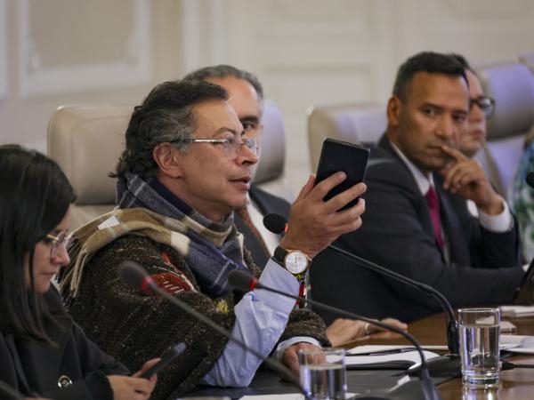 Fiscal loophole is due to not raising gasoline prices to international standards: Petro