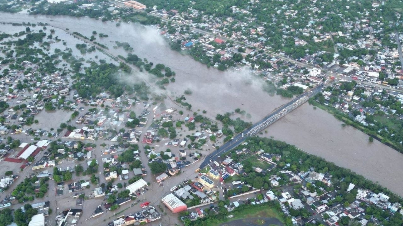 Quattro persone sono già morte a Veracruz a causa della pioggia; stanno cercando di creare un ponte aereo per raggiungere zone isolate.