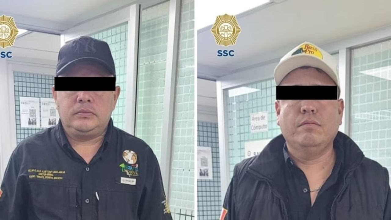 Meksika'nın başkenti Meksiko'nun Zócalo kentinde maymun, timsah ve yılan taşıyan iki kişi tutuklandı.