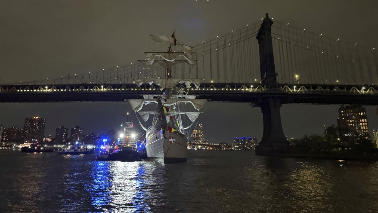 Das Schiff Cuauhtémoc wurde von einem New Yorker Hafenlotsen gesteuert, als es kollidierte: Semar