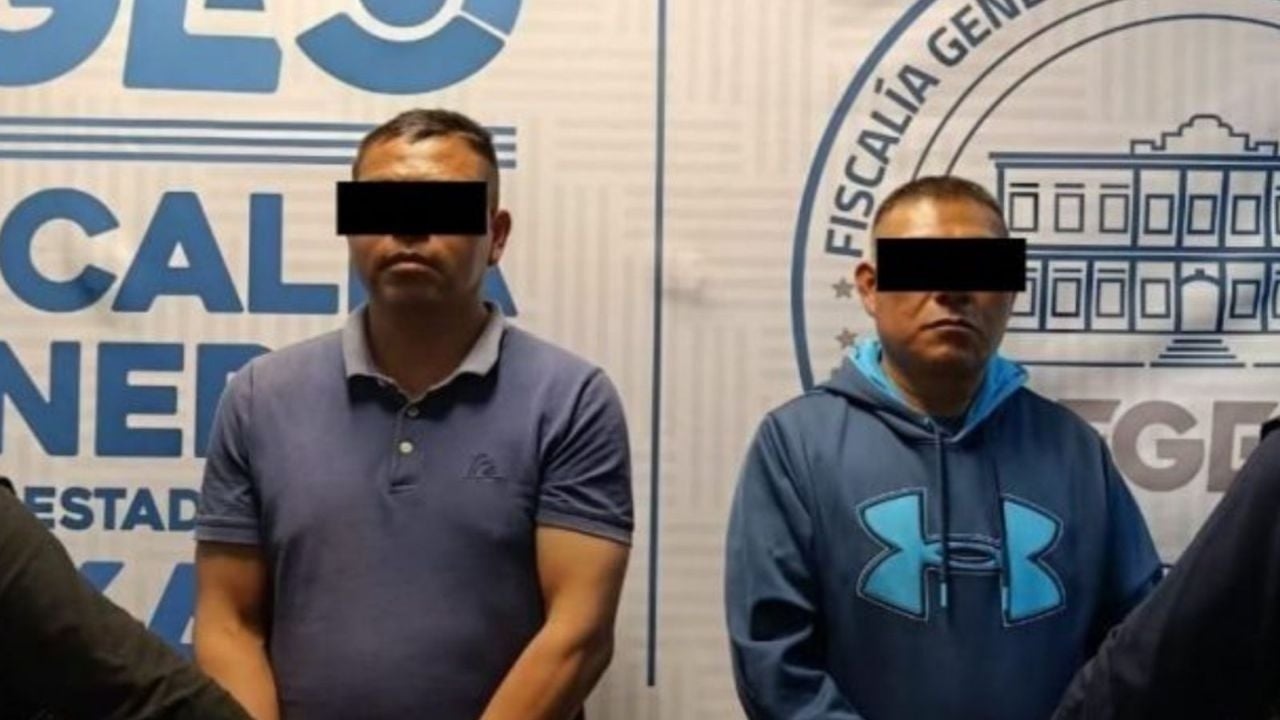 Due ex agenti di polizia di Oaxaca arrestati per aver torturato l'indigeno mixteco Ángel Daniel Bautista nel 2020.