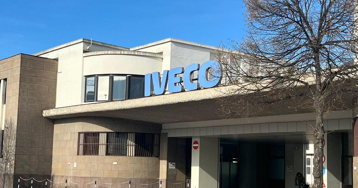 O Grupo Iveco é adquirido pela Tata Motors da Índia.