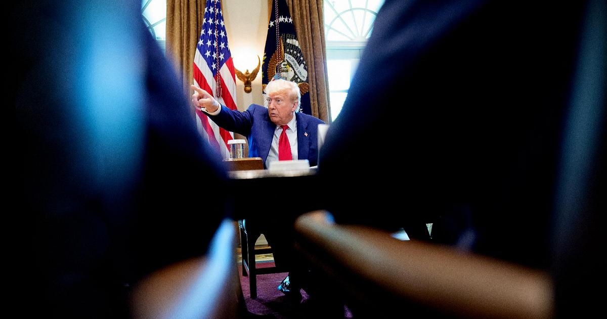 Трамп: «Уважать Конституцию? Не знаю, стоит ли это делать, я не юрист. Нет третьему сроку»