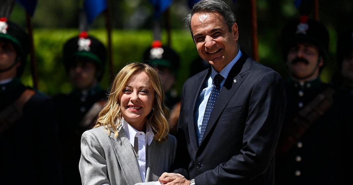 Début du sommet Italie-Grèce, Meloni accueille le Premier ministre Mitsotakis