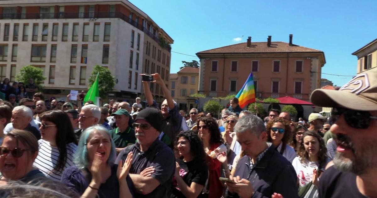 Gallarate, flash mob against far-right rally: "We don't want them, they are outside the Constitution"