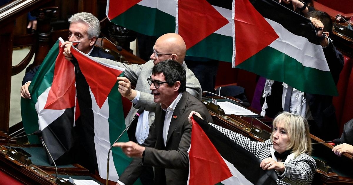 Vier moties over Gaza in de Kamer van Afgevaardigden; Palestijnse vlaggen werden getoond. Conte: "Het is genocide"