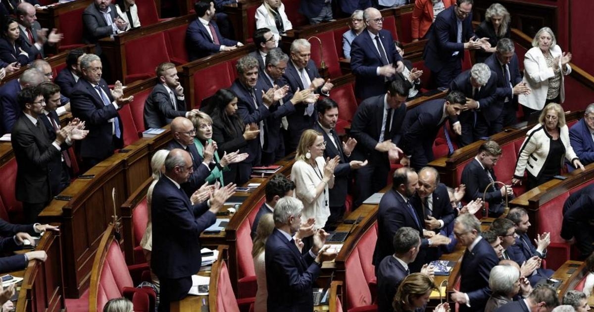 Francia, primo sì al suicidio assistito