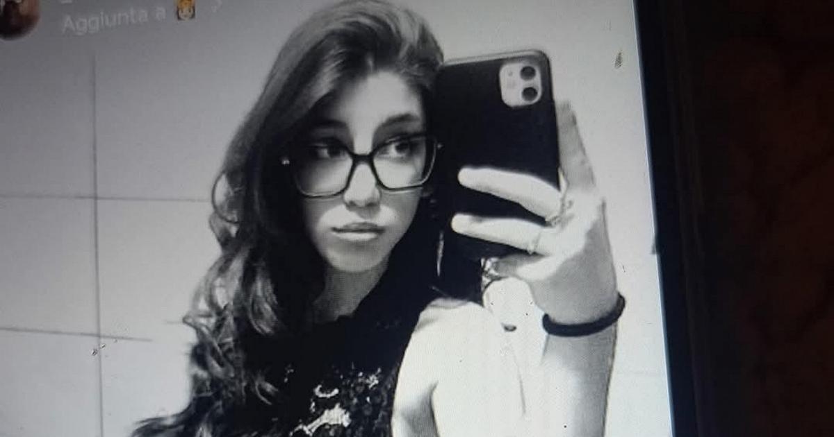 Quién era Martina Carbonaro, los jeans y los sueños en el cajón de la niña que murió a los 14 años