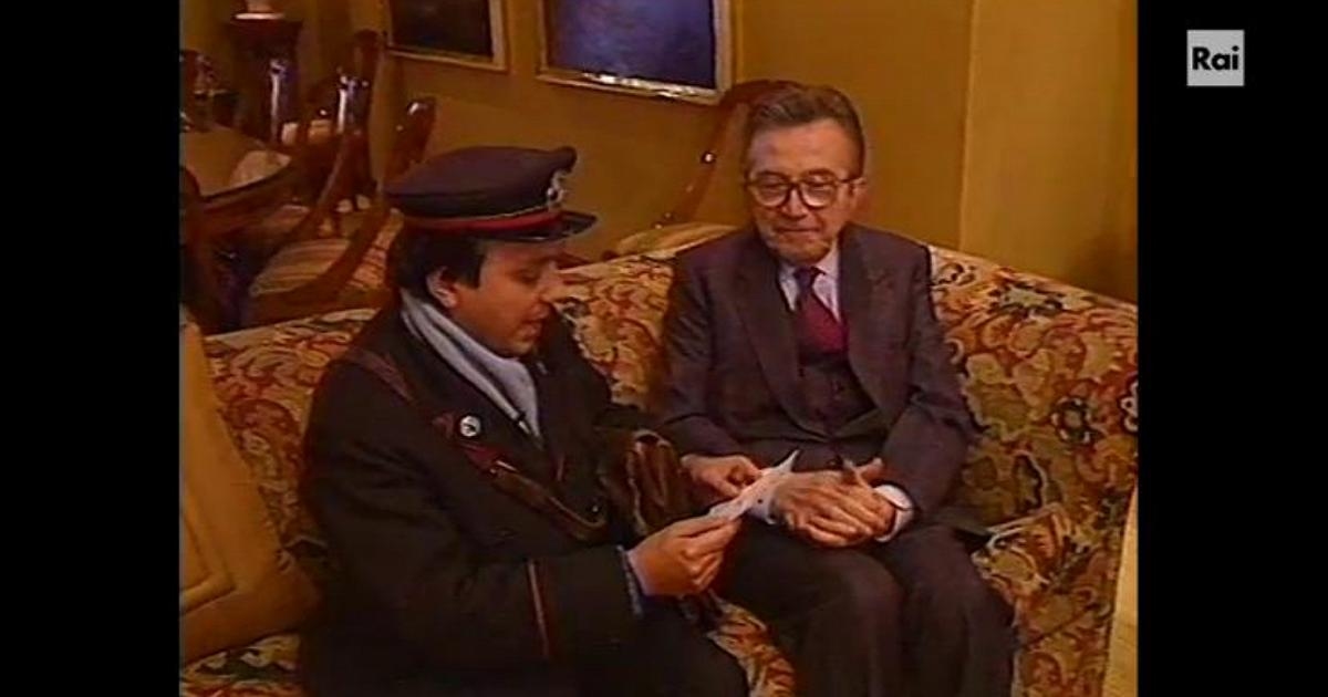 El cartero Piero Chiambretti conoce a Giulio Andreotti