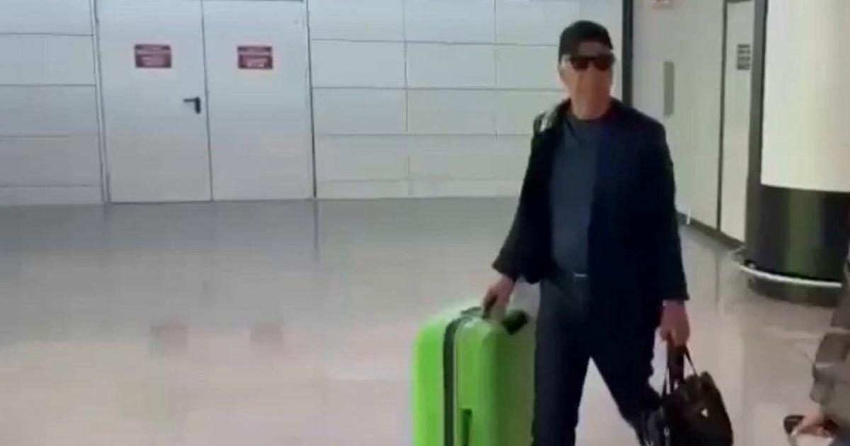 Images of Gian Piero Gasperini's solitary arrival at Fiumicino airport