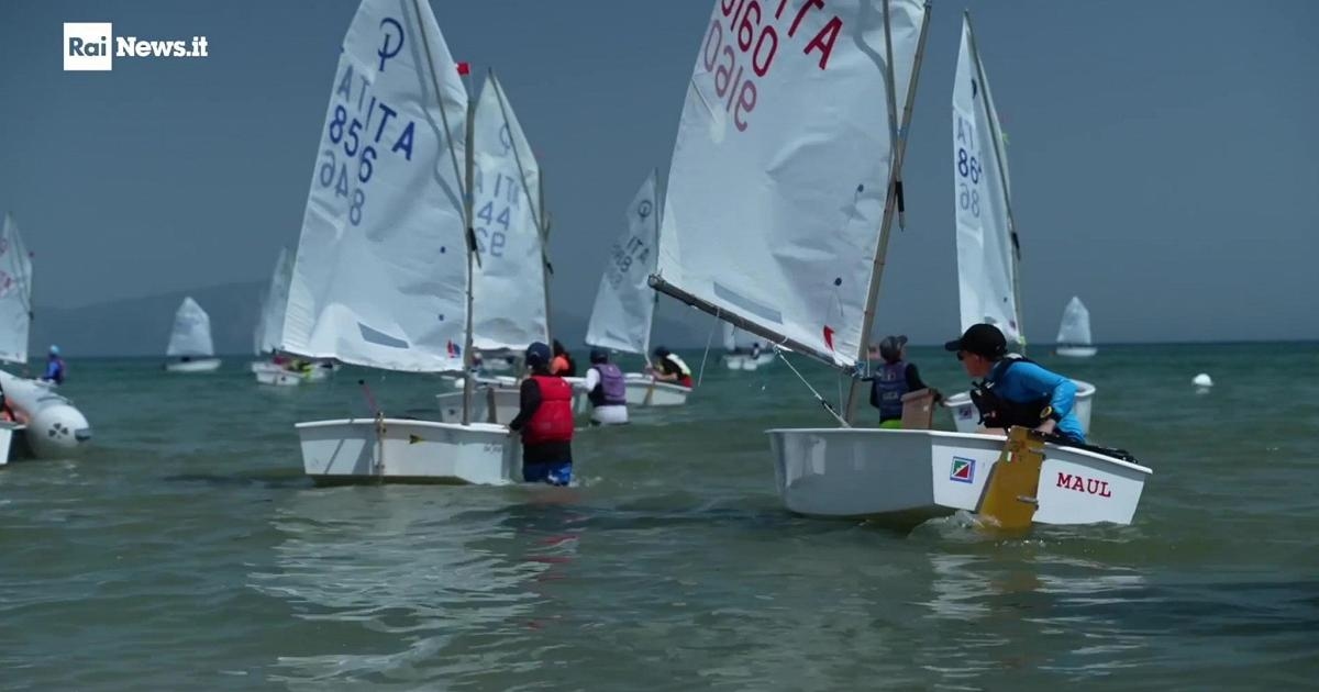 Cento giovani velisti nelle acque di Formia: è il campionato zonale degli Optimist