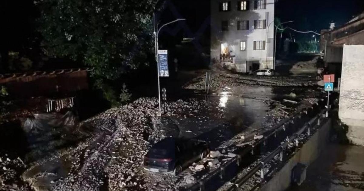 Deslizamento de terra em Cancia di Cadore, habitantes presos em casas
