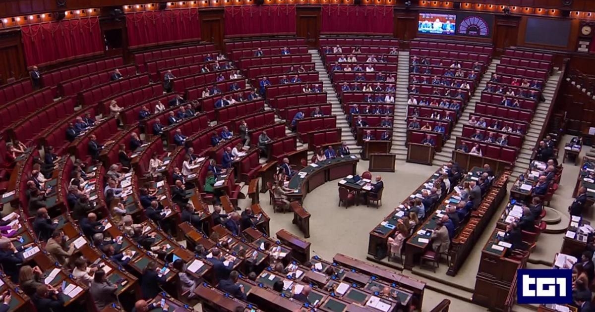 Meloni alla Camera: "No a isolare Israele". Le opposizioni: "Qual è la nostra politica estera?"