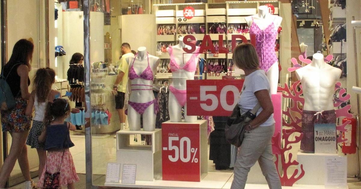2025 Yaz İndirimleri, yarın tüm İtalya'da başlıyor: Doğru alışveriş için 5 altın kural