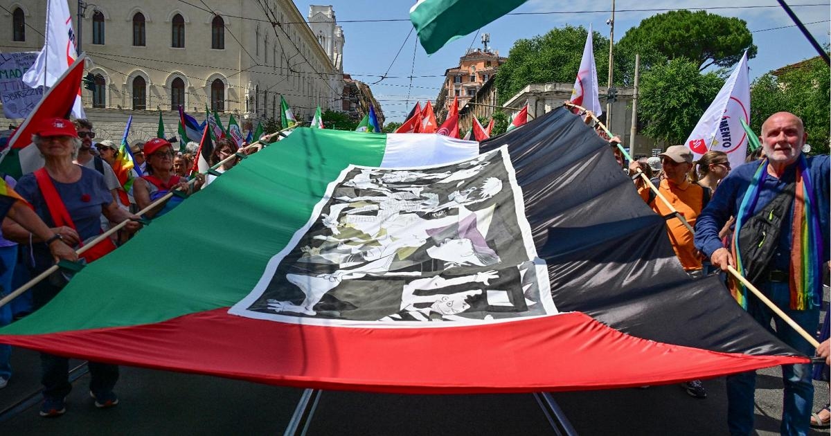 Against war, rearmament and "Israeli terrorism", two marches in Rome today. Over 10,000 people expected