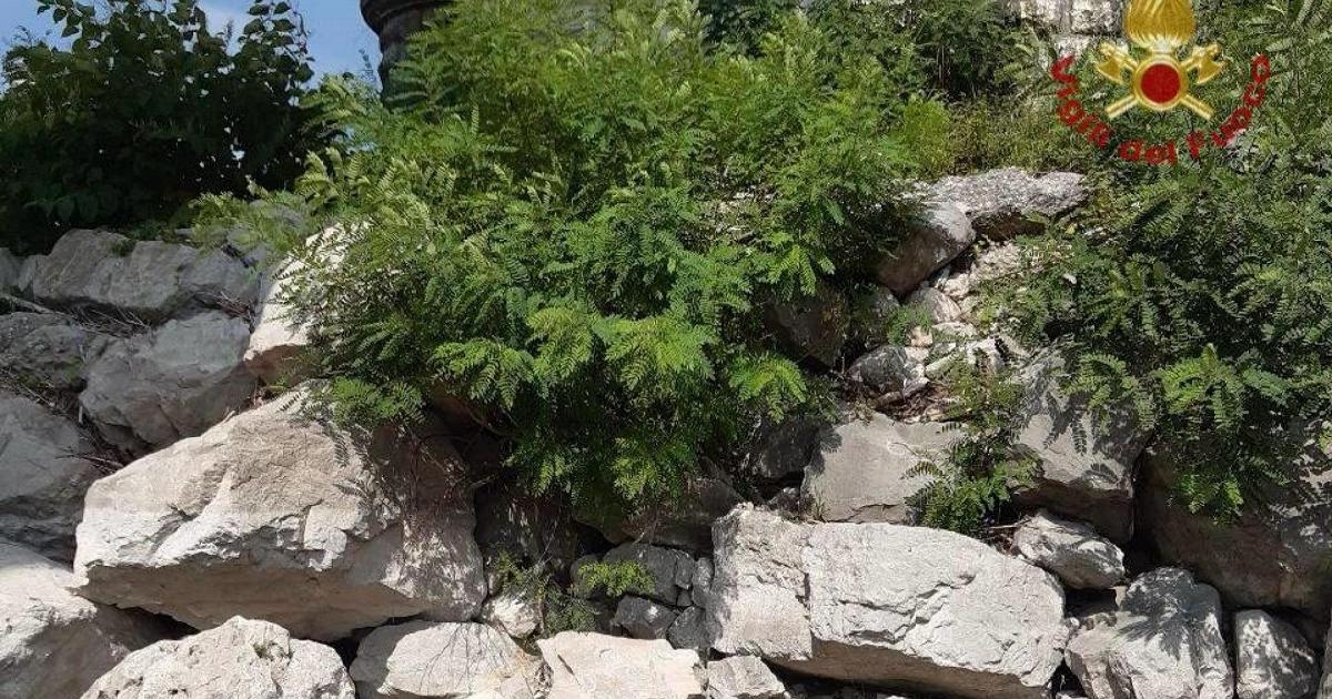 Una joven de 15 años muere tras tomarse una selfie en el río Piave; su amiga resulta herida.