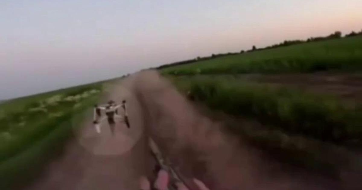 Surgen temores por una camioneta ucraniana: llega un dron ruso, impacta un vehículo pero no explota