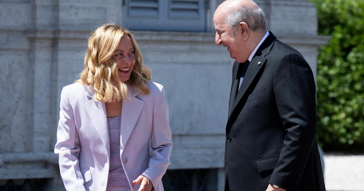 Tebboune, von Meloni beim fünften italienisch-algerischen Regierungsgipfel in der Villa Pamphili empfangen.