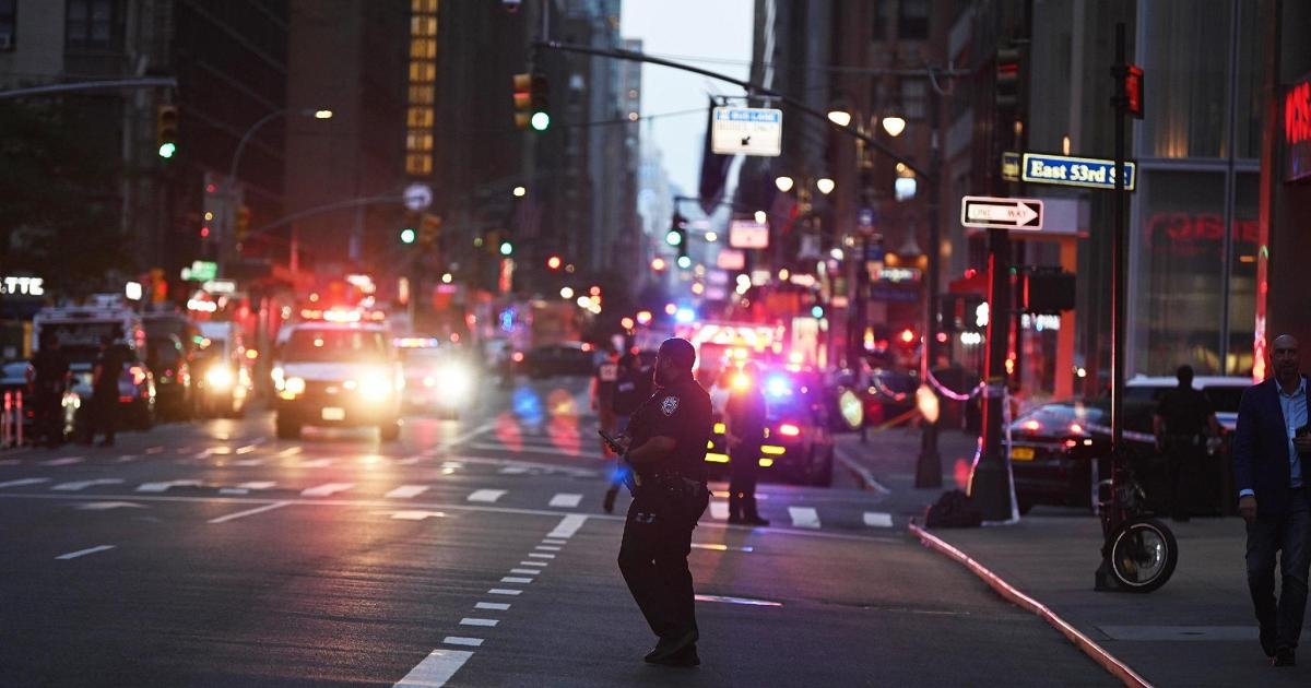 A shooting in Manhattan has left at least six dead and several injured. The attacker was either murdered or committed suicide.