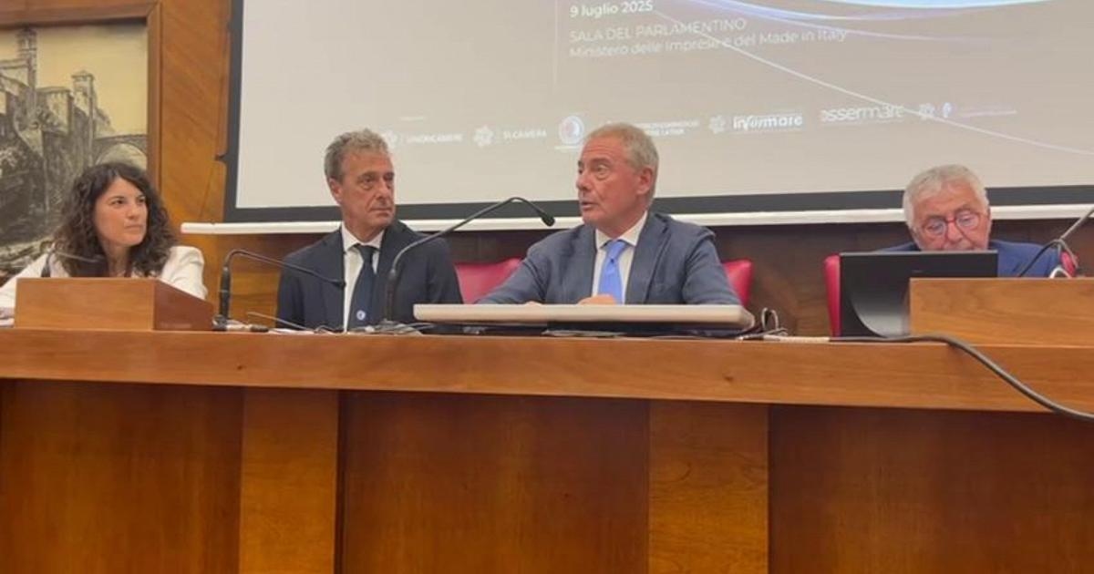 Ministro Adolfo Urso: "A economia marítima é um motor do sistema econômico do país."