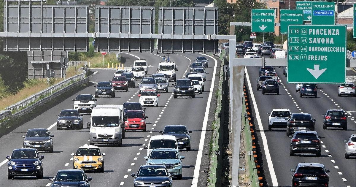 Comienza el contraéxodo: alertas rojas en carreteras y autopistas