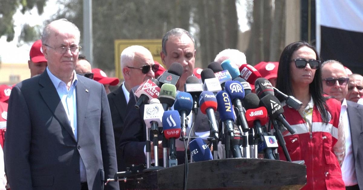 Egyptian Foreign Minister and Palestinian Prime Minister at the Rafah Crossing in Gaza