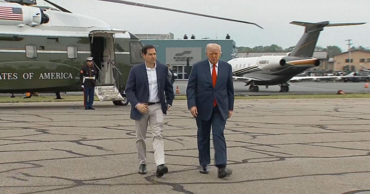 Trump skips vacation to think about summit