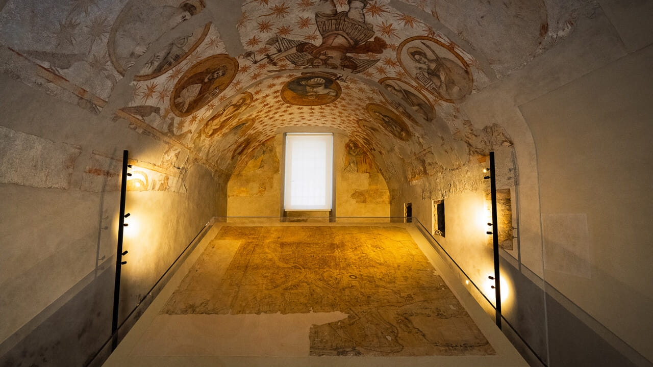 Palazzo San Felice, een verborgen schat opent zijn deuren in Rome: ontdek het graf van Sempronii en maak een reis door verleden, heden en toekomst.