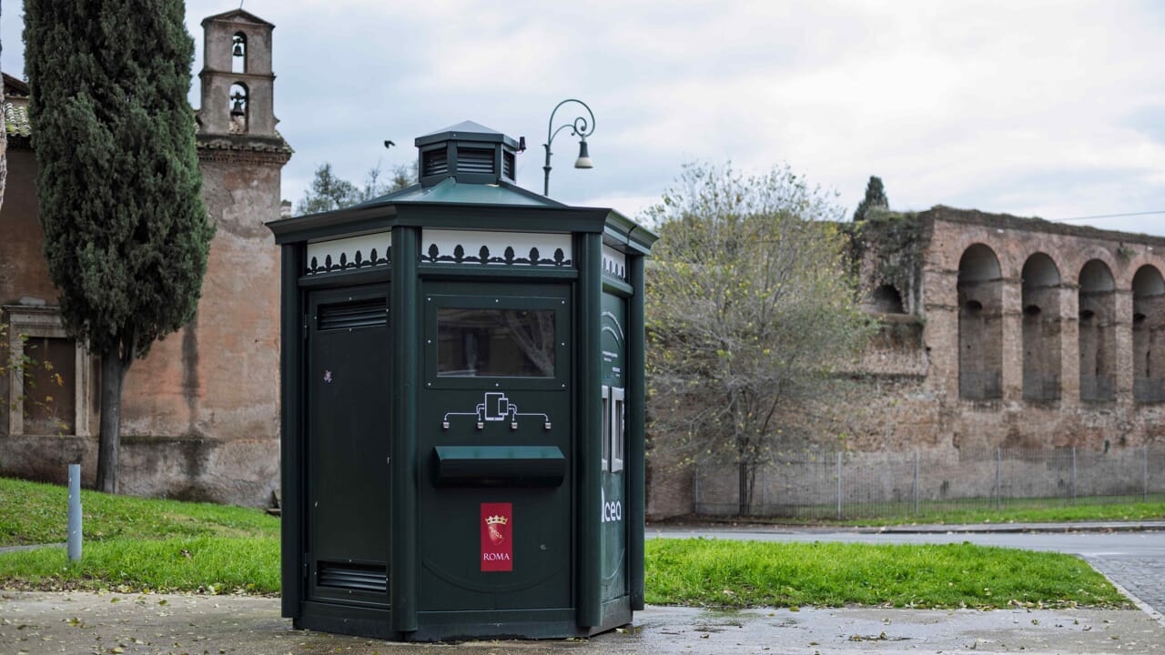 Big noses, fountains, and an app to find them all: Acquea.