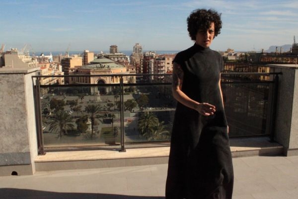 Le clip vidéo de « From the air (Nessun pilota) », le nouveau single de Simona Norato, est en ligne