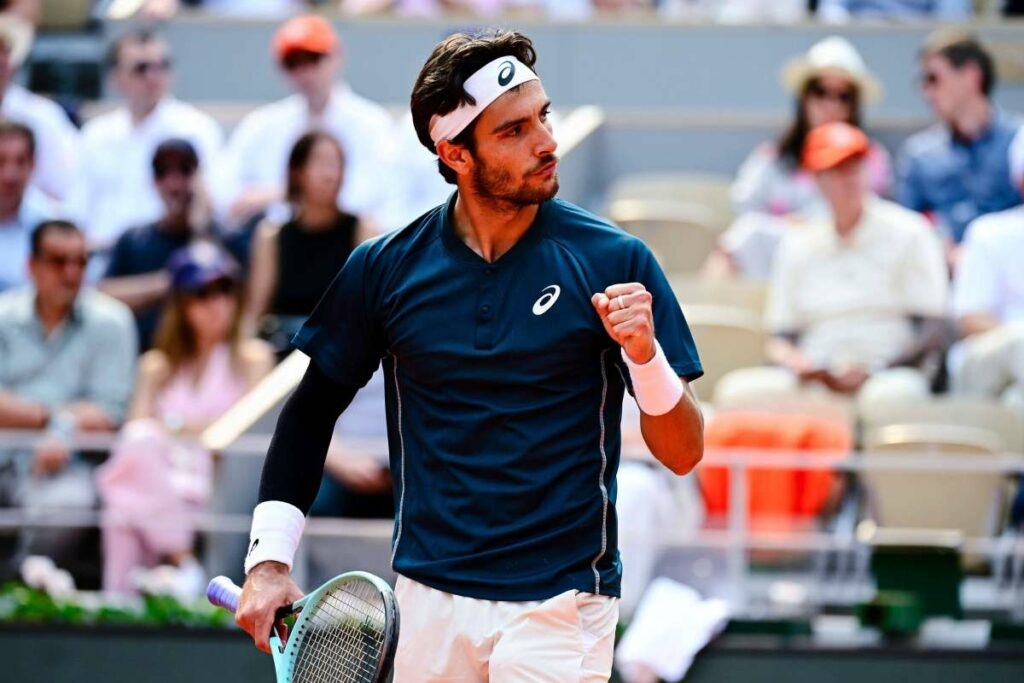 Musetti dá show: vence Tiafoe e terá Alcaraz na semifinal de Roland Garros