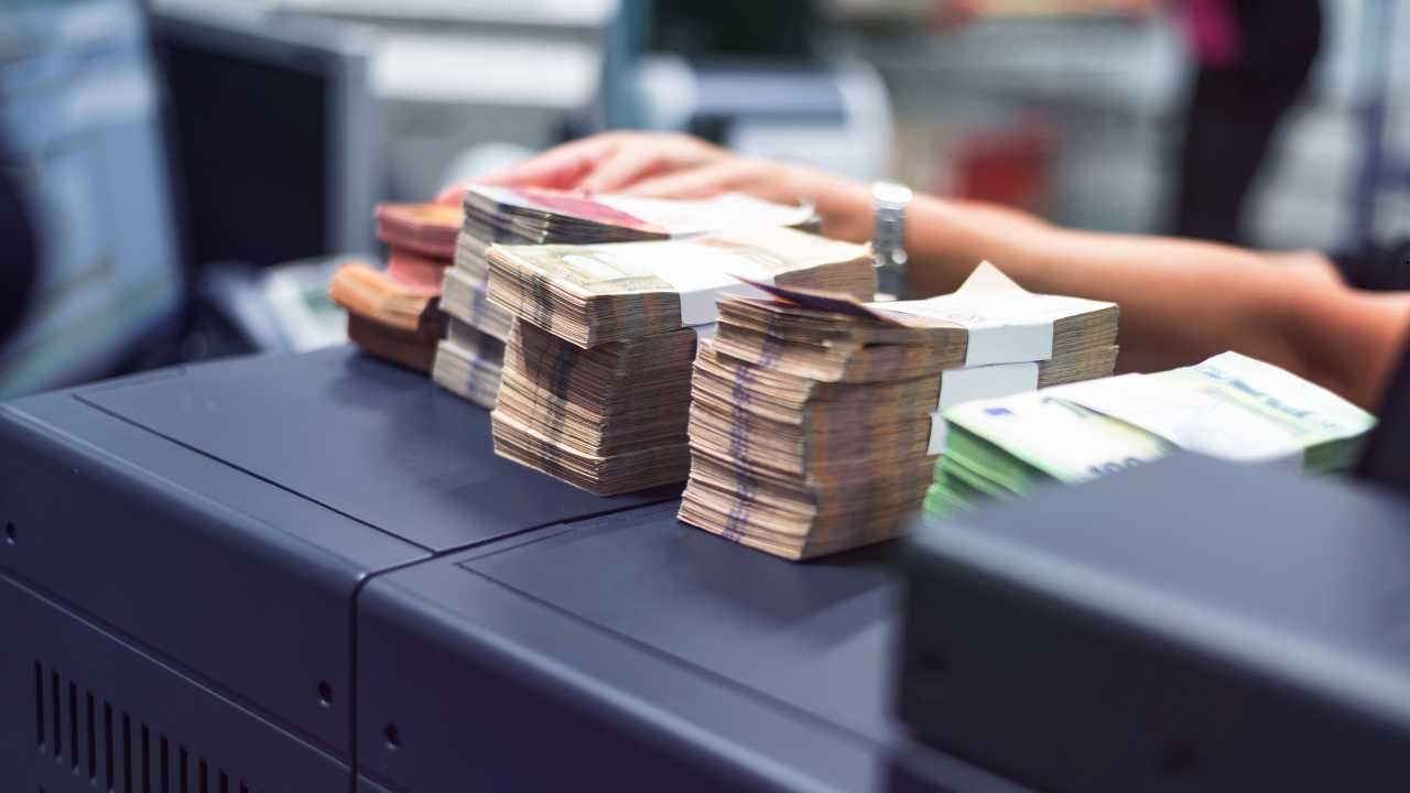 Agence des recettes, « Quiconque a un compte dans cette banque nous paie 150 000 euros » : et pourtant c'était le plus utilisé par les Italiens