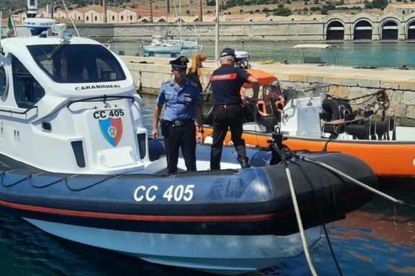 À Favignana, les Carabinieri sauvent quatre tortues en difficulté