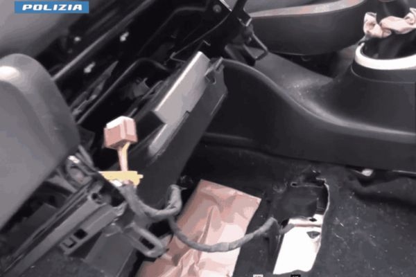 Ele transportava 3 kg de cocaína em seu carro, um homem de 35 anos foi preso em Catânia