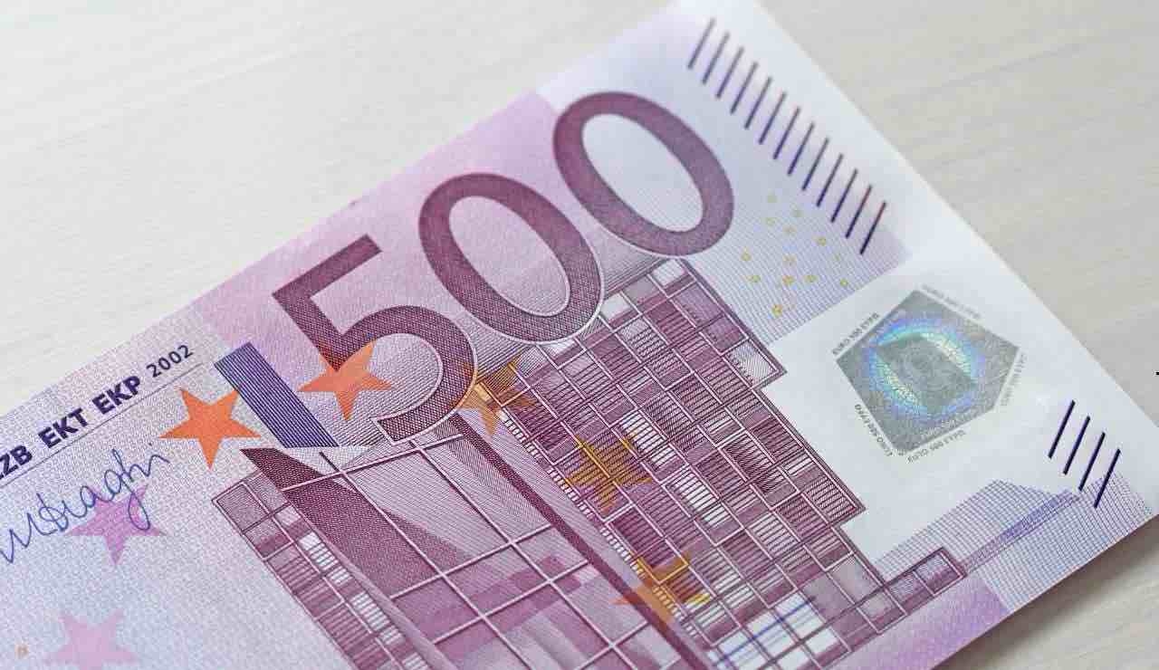 A três horas de Catânia fica a cidade mais barata do mundo: 500 euros e uma corte real. Não há opções semelhantes em nenhum outro lugar do mundo.
