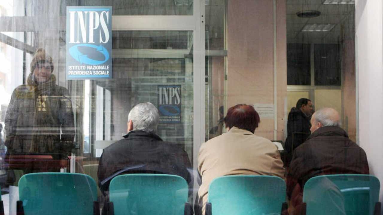 INPS, "Kom snel naar kantoor op 22 juli, dan krijg je € 804 zonder gedoe." Wees er snel bij, want de tijd dringt.
