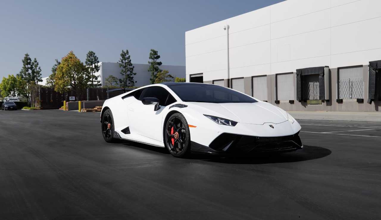 CARS: Lamborghini for €1,350 with car insurance and road tax included | No, it's not a dream: it's possible throughout Sicily.