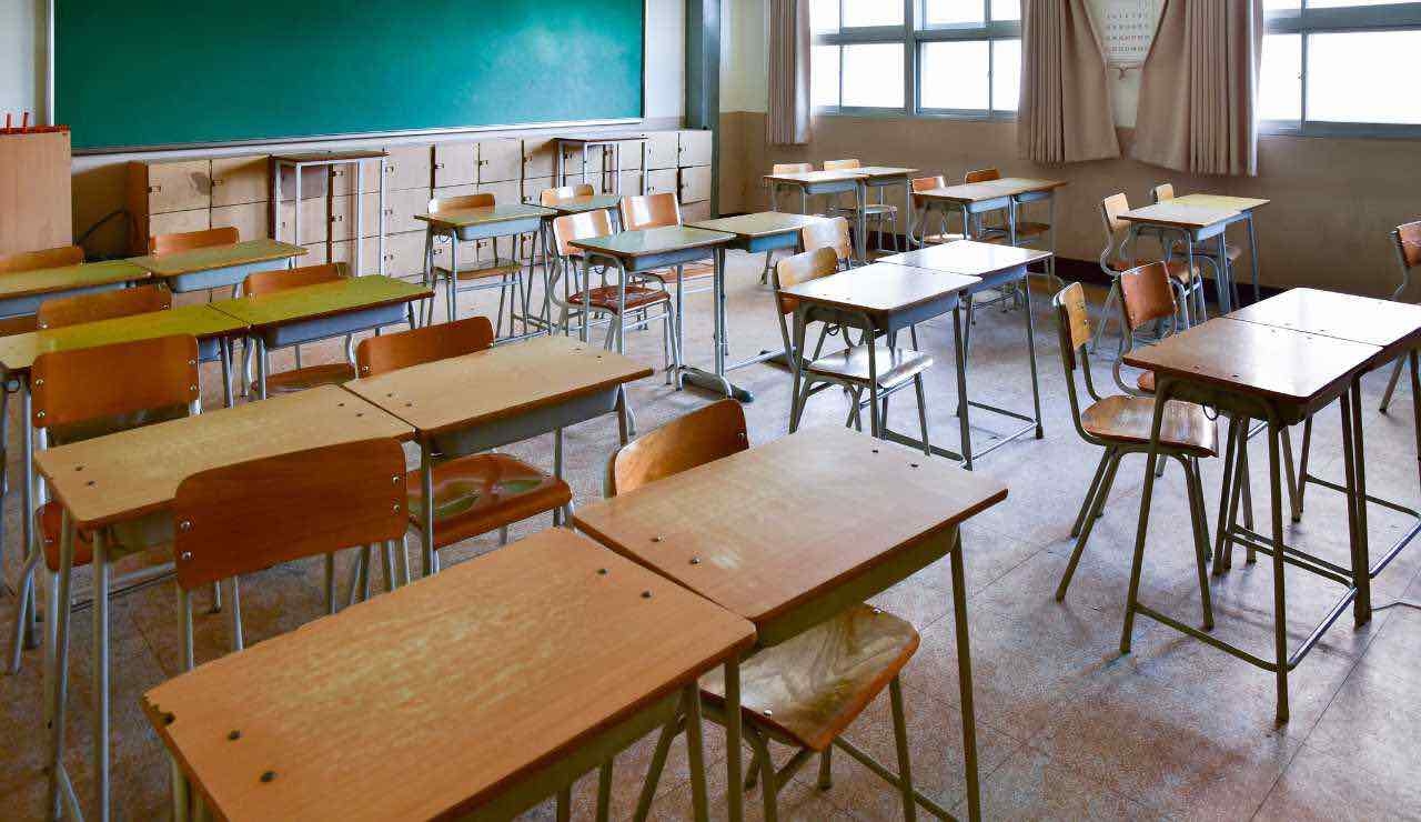 Breaking News from the Ministry of Education: "School start postponed": See you in January | You'll be putting the kids to school starting in September.