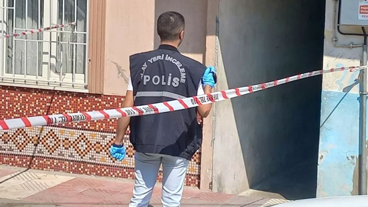 Een 17-jarige vrouw werd dood aangetroffen in haar huis in Manisa.