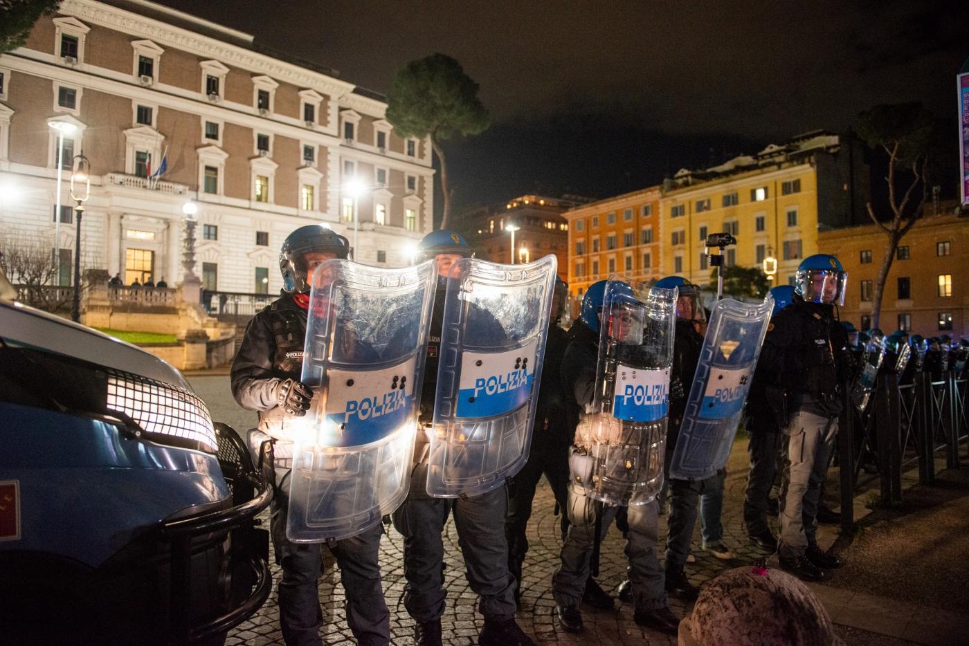 Perfiles raciales en la policía: el Consejo de Europa llama al orden a Italia y envía a la derecha meloniana a una espiral descendente