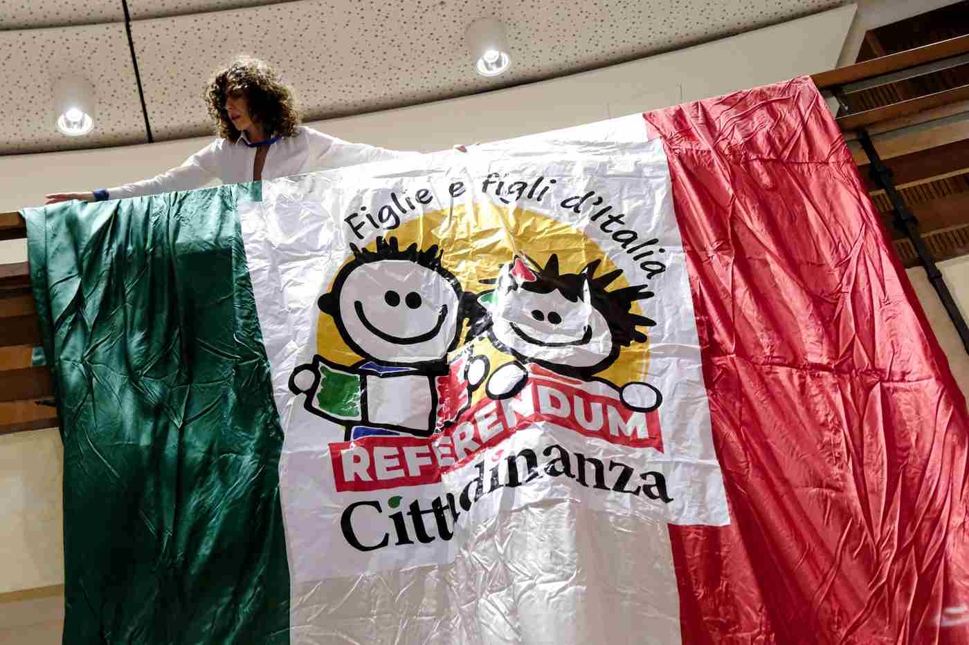 Votemos en los referendos para salvar a los migrantes de la furia de los soberanistas