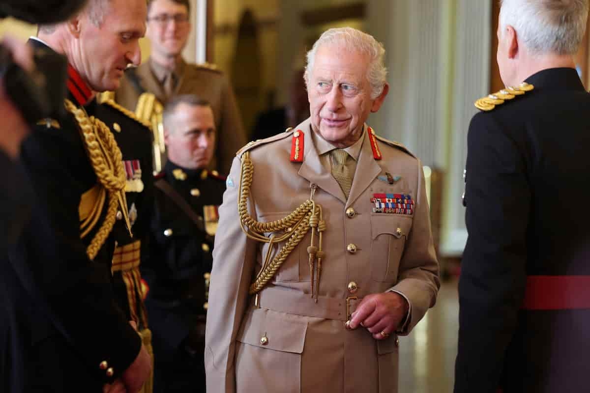 Carlos III, a história dos bastidores dos tabloides sobre o tumor: "É incurável, William e Kate estão se preparando para a sucessão"