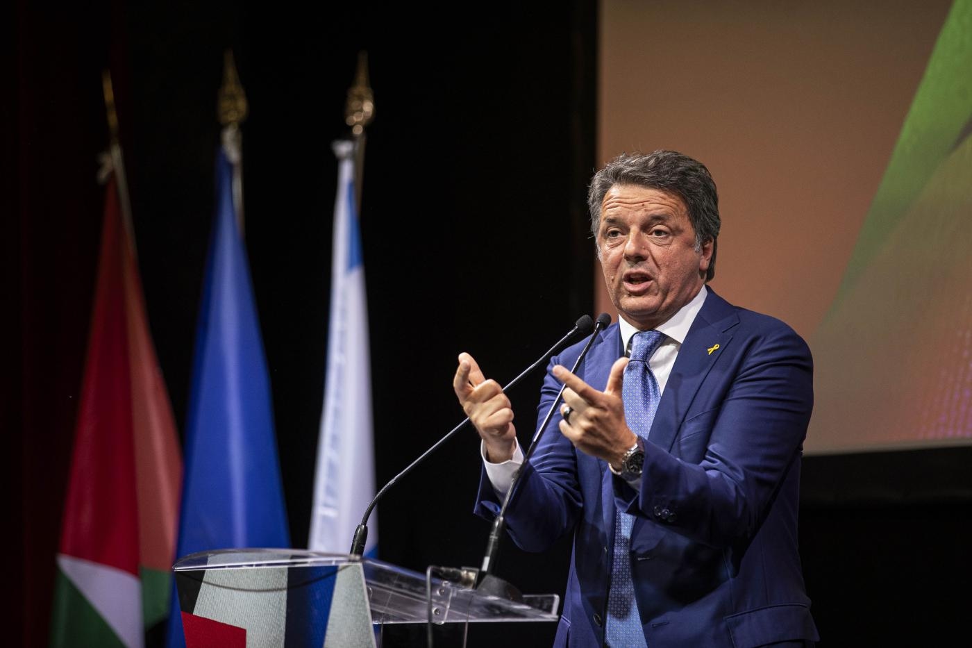 Le domande (inevase) di Renzi a Meloni: “Perché si spiano i giornalisti?”
