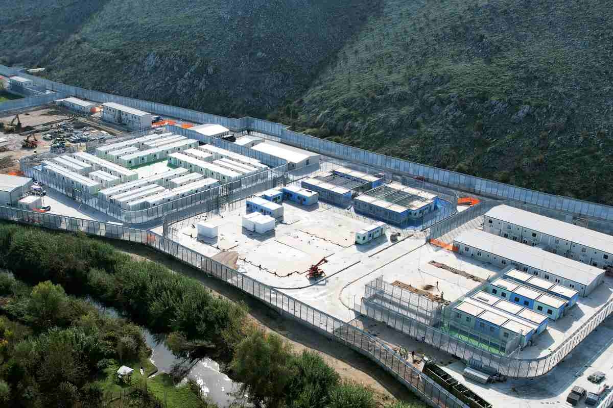 Perché le espulsioni dall’Albania violano le leggi UE