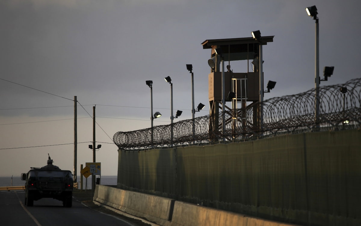 La guerra di Trump ai migranti, anche italiani tra i 9mila da deportare a Guantanamo: per Tajani “non c’è da drammatizzare”
