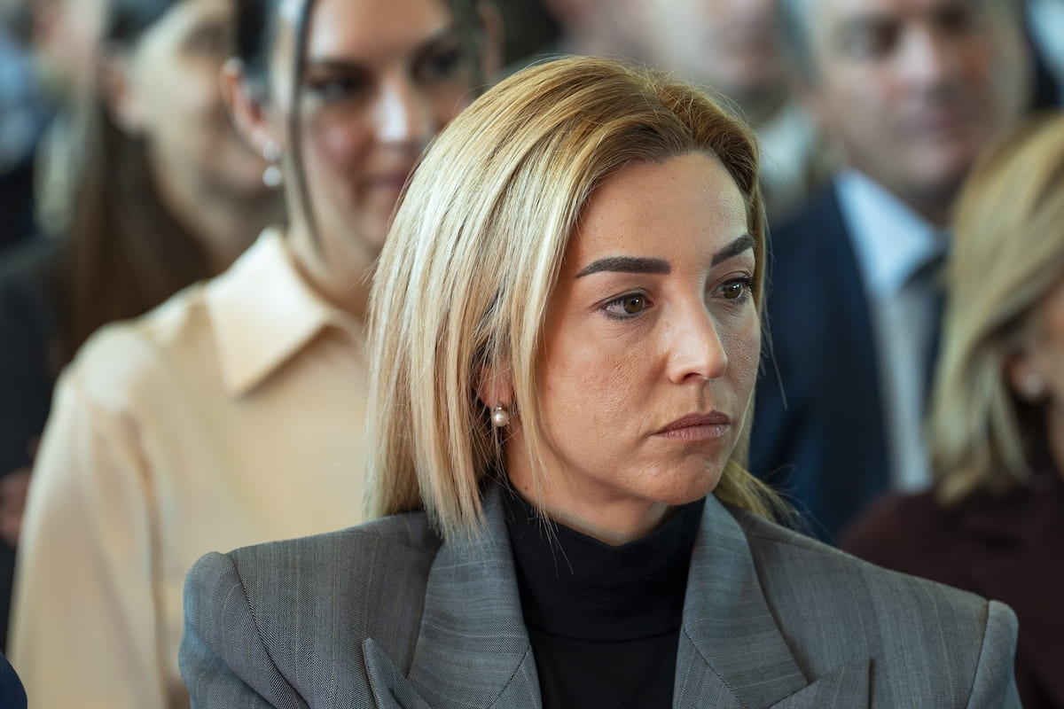 Genua, Dossier gegen die Bürgermeisterin Silvia Salis: Der Plan des ehemaligen FdI-Stadtrats und des Polizeichefs, sie zu diskreditieren