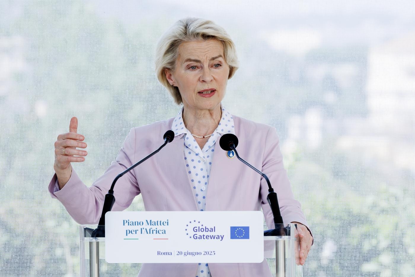 Von Der Leyen (met tegenzin) gered door de socialisten, Meloni trekt zich terug
