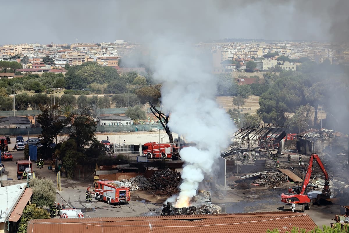Rome, explosion at petrol station: damages and residents fleeing, injured among traffic wardens and police